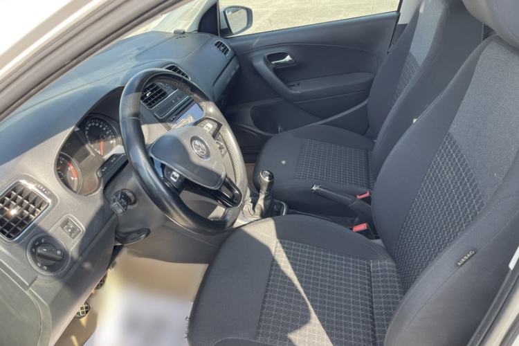 Used Volkswagen Polo 2016 1.6L Manual Comfort Model Interior 2