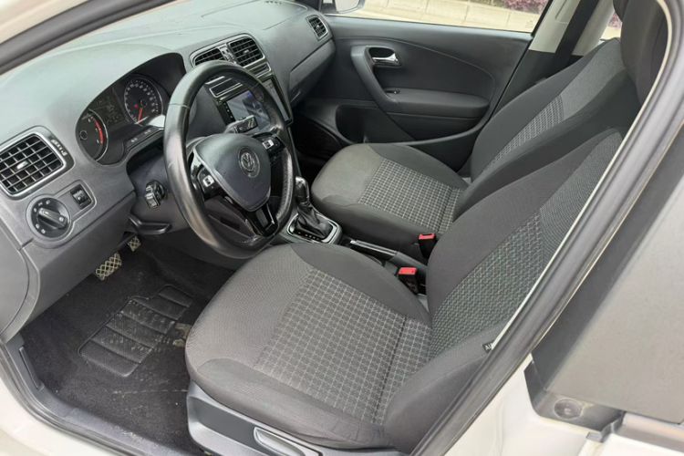 Used Volkswagen Polo 2016 1.6L Automatic Comfort Model Interior 2