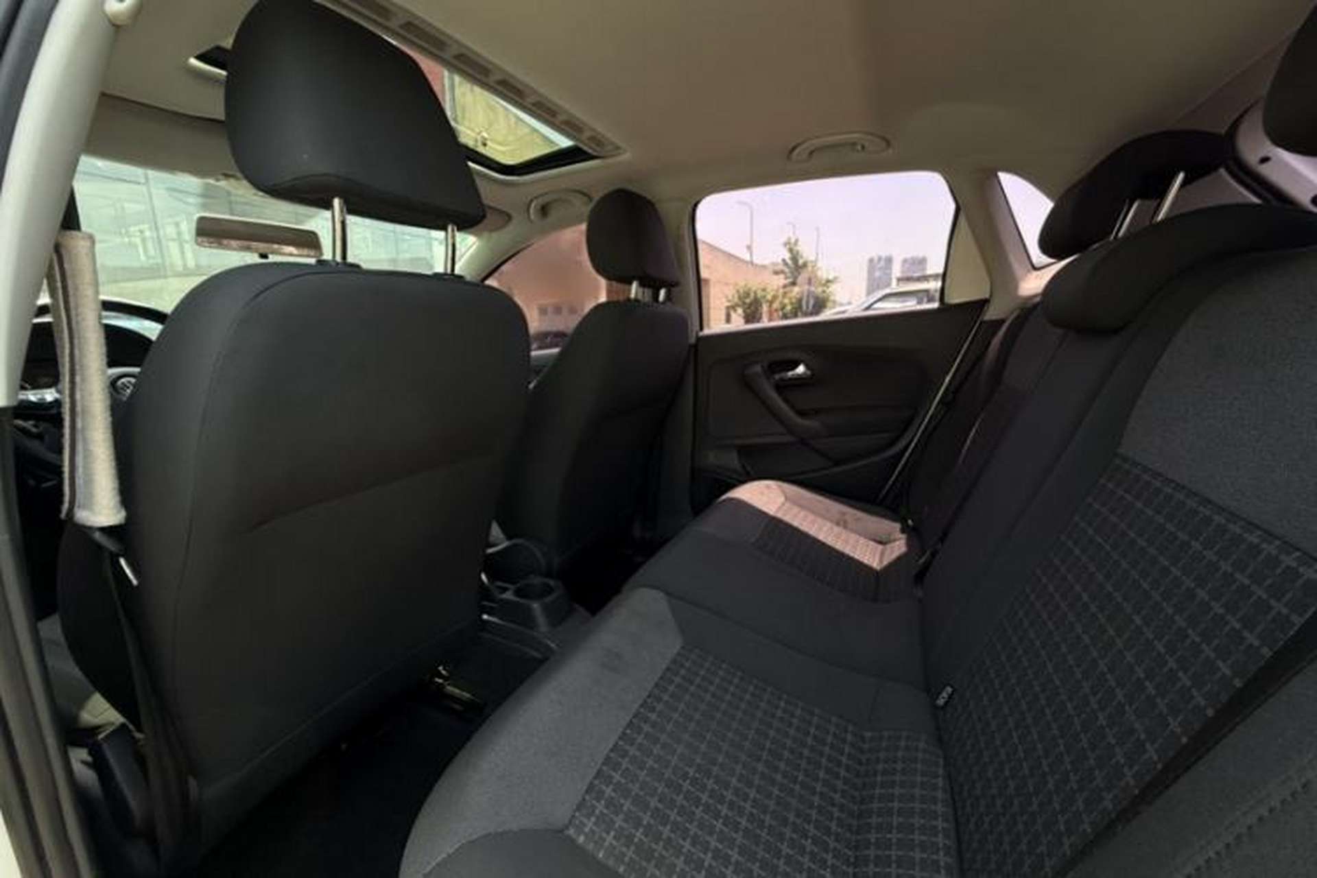 Used Volkswagen Polo 2016 1.6L Automatic Comfort Model Interior 2