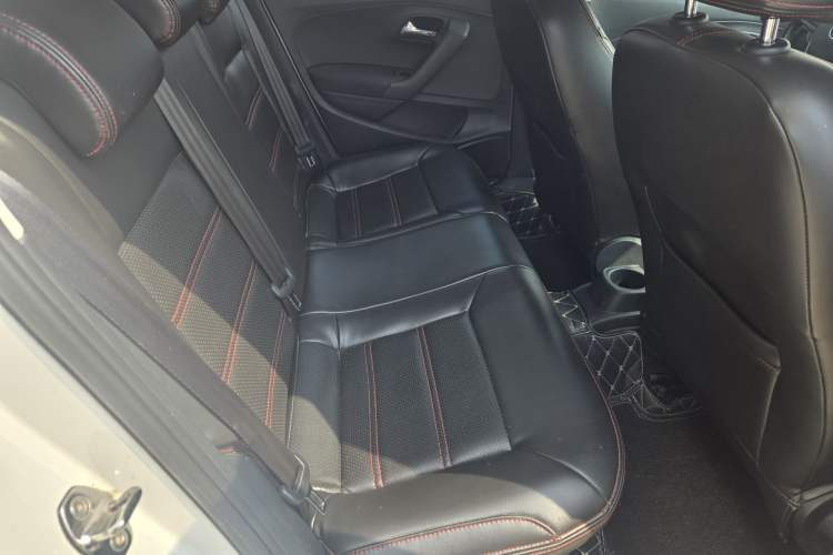 Used Volkswagen Polo 2016 1.6L Automatic Comfort Model Interior 2