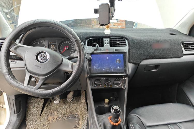 Used Volkswagen Polo 2016 1.4L Manual Fashion Model Interior 2