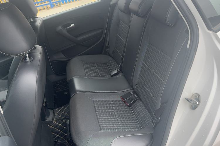 Used Volkswagen Polo 2016 1.6L Automatic Comfort Model Interior 2