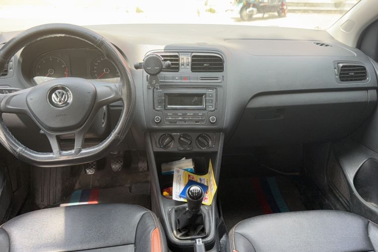 Used Volkswagen Polo 2016 1.4L Manual Fashion Model Interior 2