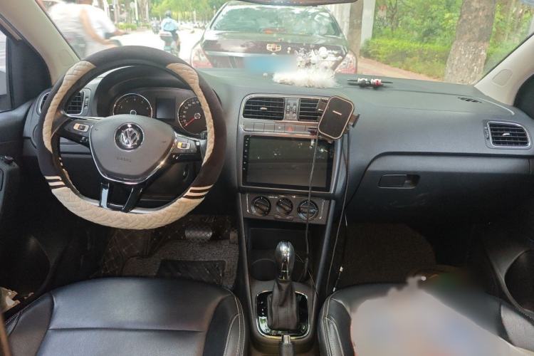 Used Volkswagen Polo 2016 1.6L Automatic Comfort Model Interior 2