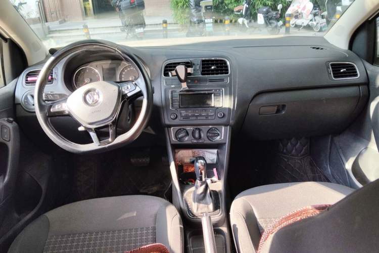 Used Volkswagen Polo 2016 1.6L Automatic Comfort Model Interior 2