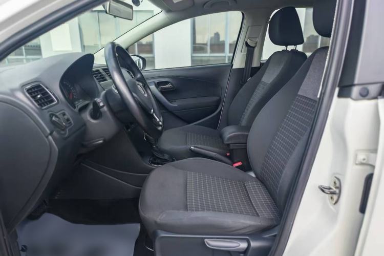 Used Volkswagen Polo 2016 1.6L Automatic Comfort Model Interior 2