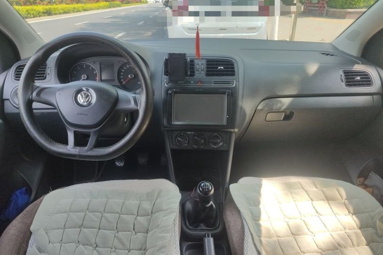 Used Volkswagen Polo 2016 1.4L Manual Fashion Model Interior 2