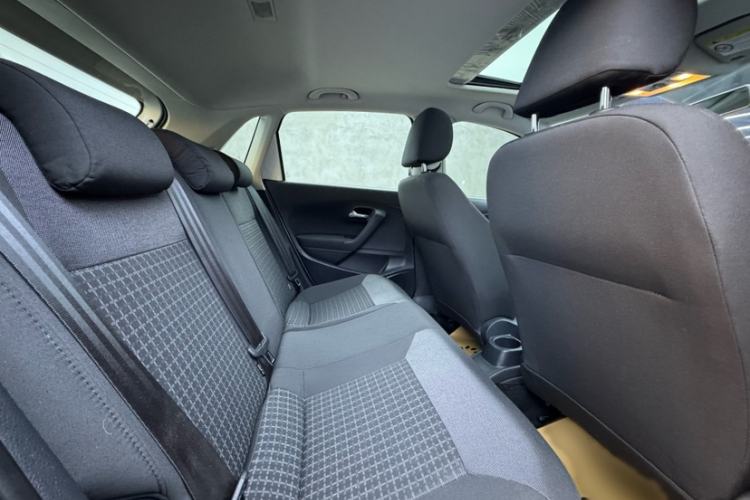 Used Volkswagen Polo 2016 1.6L Automatic Comfort Model Interior 2