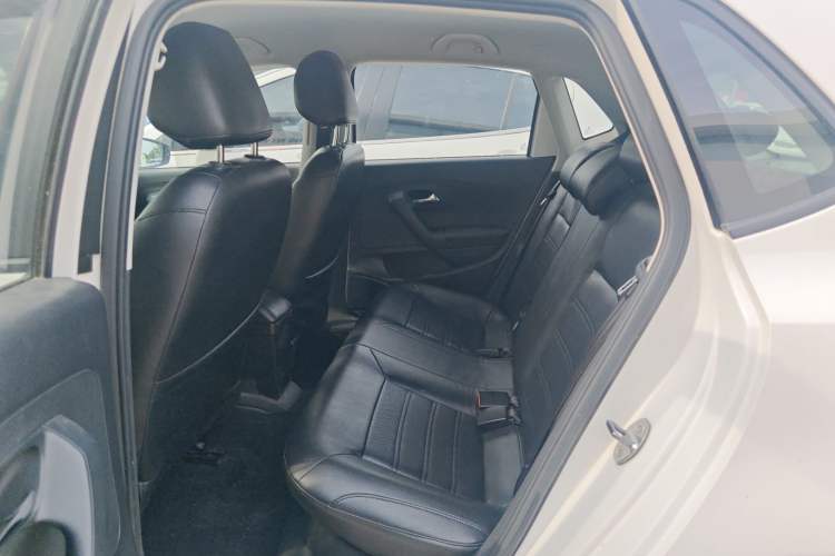 Used Volkswagen Polo 2016 1.4L Manual Fashion Model Interior 2