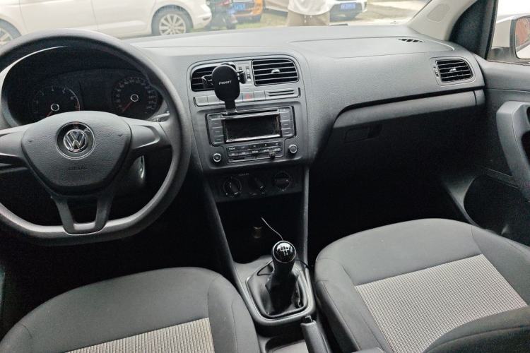 Used Volkswagen Polo 2016 1.4L Manual Fashion Model Interior 2