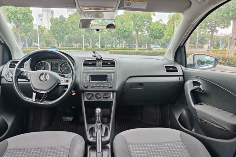 Used Volkswagen Polo 2016 1.6L Automatic Comfort Model Interior 2