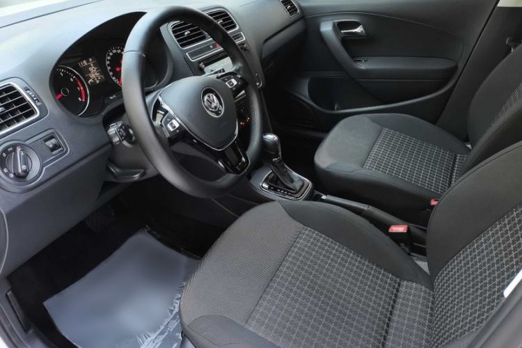 Used Volkswagen Polo 2016 1.6L Automatic Comfort Model Interior 2