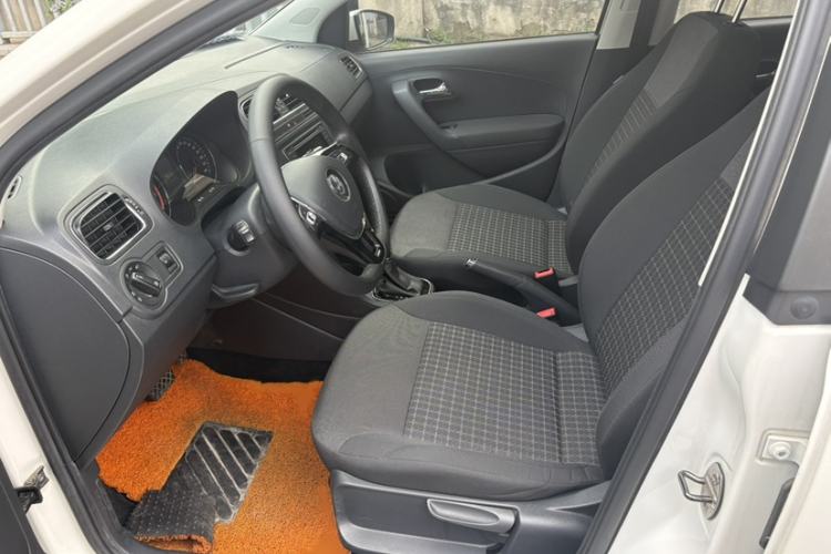 Used Volkswagen Polo 2016 1.6L Automatic Comfort Model Interior 2