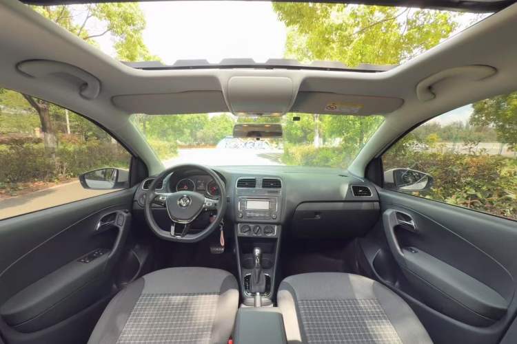 Used Volkswagen Polo 2016 1.6L Automatic Comfort Model Interior 3