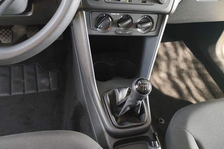 Used Volkswagen Polo 2016 1.4L Manual Fashion Model Interior 3