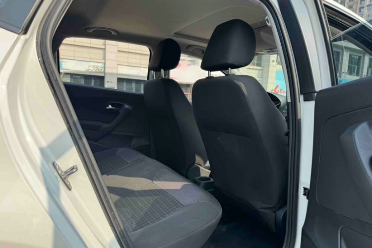 Used Volkswagen Polo 2016 1.6L Automatic Comfort Model Interior 3