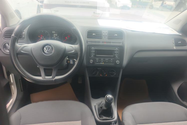 Used Volkswagen Polo 2016 1.4L Manual Fashion Model Interior 3
