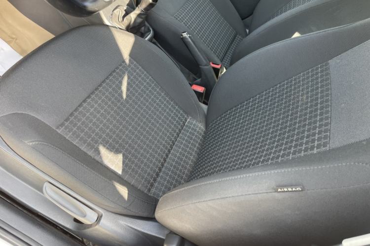 Used Volkswagen Polo 2016 1.6L Manual Comfort Model Interior 3