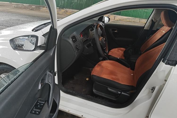 Used Volkswagen Polo 2016 1.6L Automatic Comfort Model Interior 3