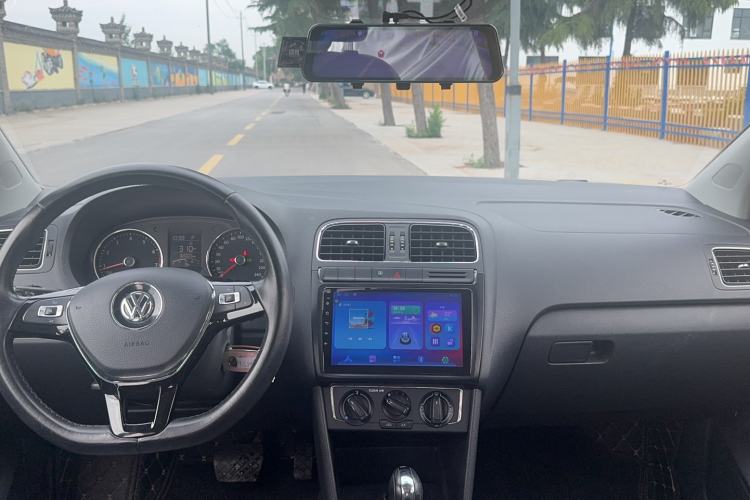 Used Volkswagen Polo 2016 1.6L Automatic Comfort Model Interior 3