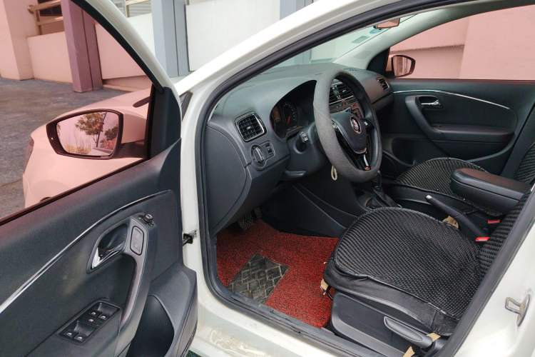 Used Volkswagen Polo 2016 1.6L Automatic Luxury Model Interior 3