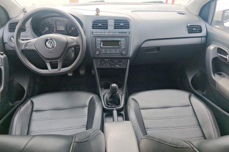 Used Volkswagen Polo 2016 1.4L Manual Fashion Model Interior 3