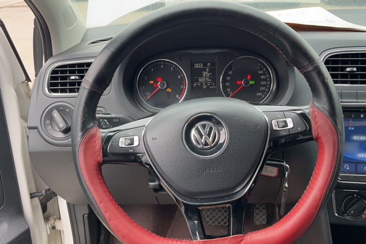 Used Volkswagen Polo 2016 1.6L Automatic Comfort Model Interior 3