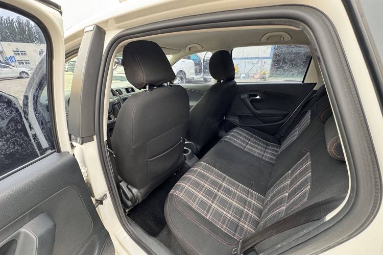 Used Volkswagen Polo 2016 1.4L Manual Fashion Model Interior 3