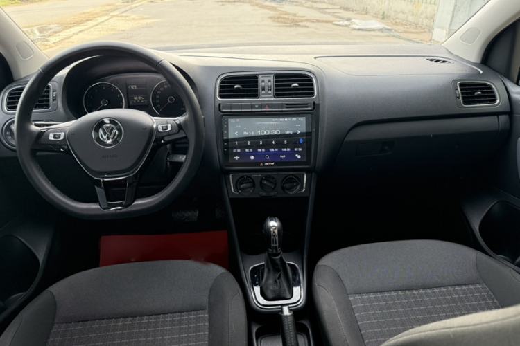 Used Volkswagen Polo 2016 1.6L Automatic Comfort Model Interior 3