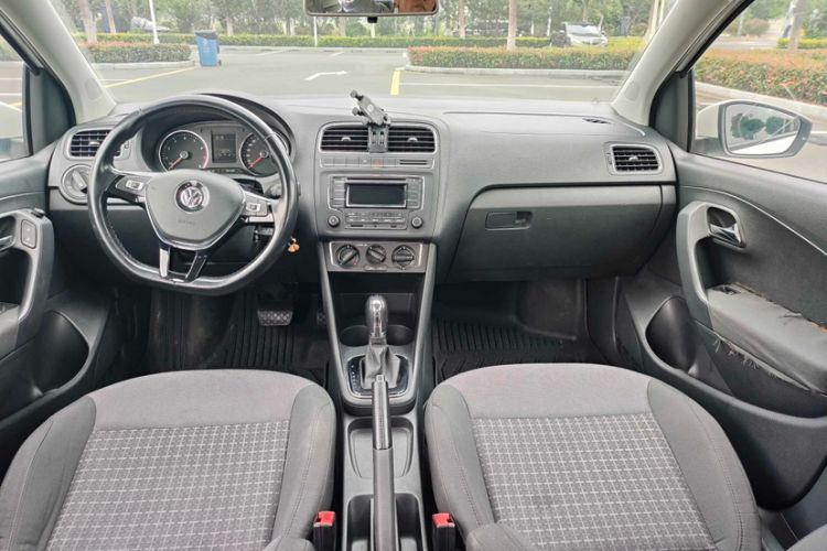 Used Volkswagen Polo 2016 1.6L Automatic Comfort Model Interior 3