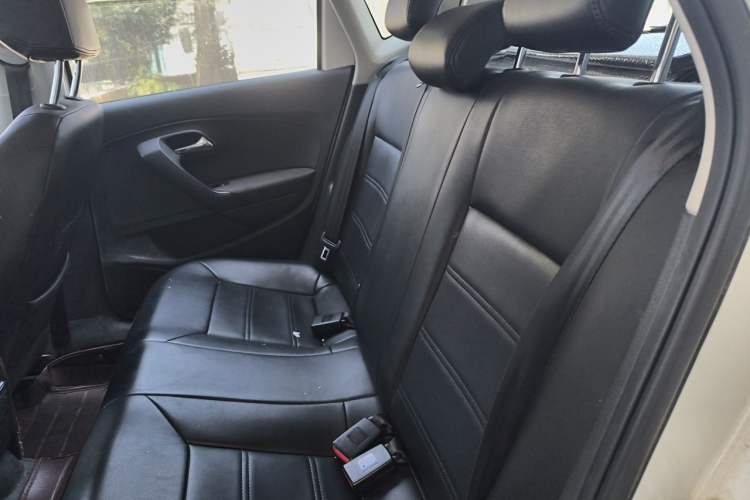 Used Volkswagen Polo 2016 1.4L Manual Fashion Model Interior 4