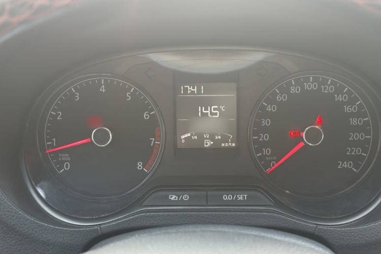 Used Volkswagen Polo 2016 1.4L Manual Fashion Model Interior 4