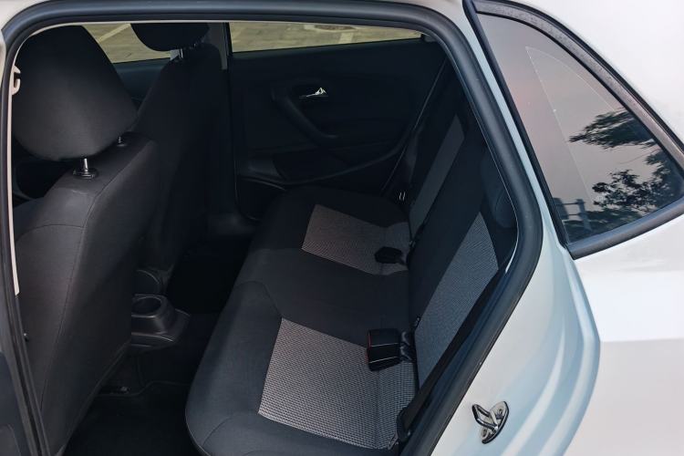 Used Volkswagen Polo 2016 1.4L Manual Fashion Model Interior 4