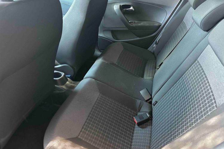 Used Volkswagen Polo 2016 1.6L Automatic Comfort Model Interior 4