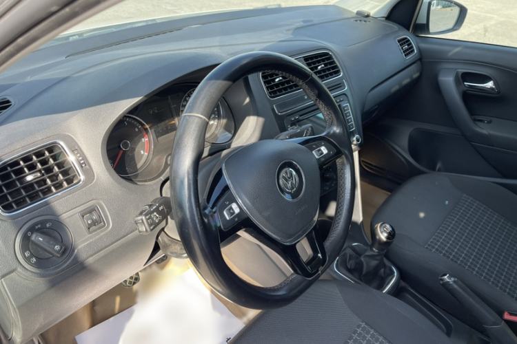 Used Volkswagen Polo 2016 1.6L Manual Comfort Model Interior 4