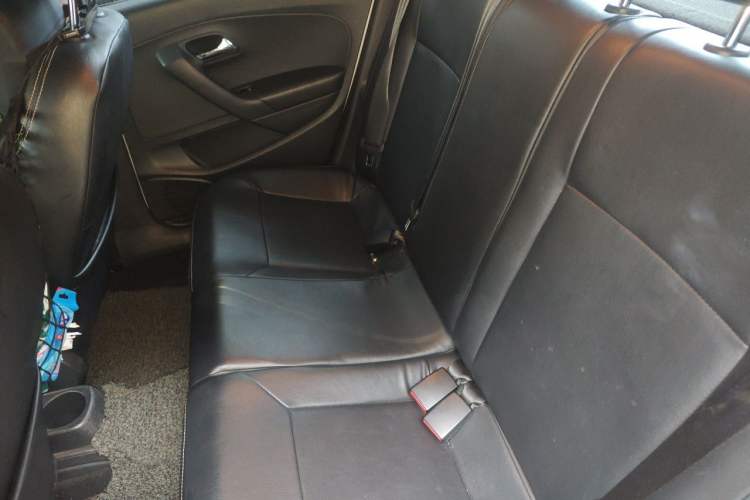 Used Volkswagen Polo 2016 1.6L Automatic Comfort Model Interior 4