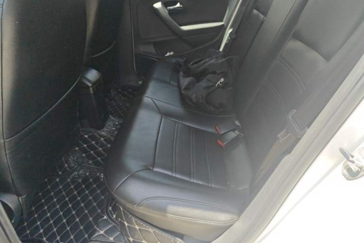 Used Volkswagen Polo 2016 1.4L Manual Fashion Model Interior 4