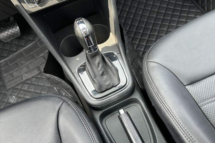 Used Volkswagen Polo 2016 1.6L Automatic Comfort Model Interior 5