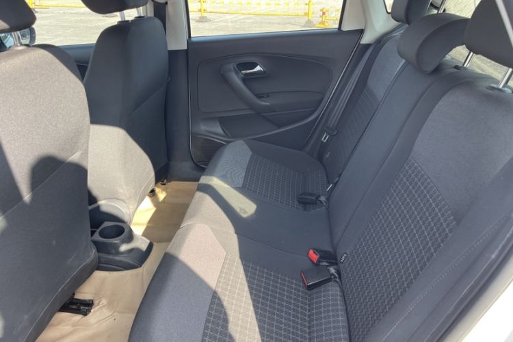 Used Volkswagen Polo 2016 1.6L Manual Comfort Model Interior 5