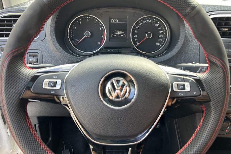 Used Volkswagen Polo 2016 1.6L Automatic Comfort Model Interior 5