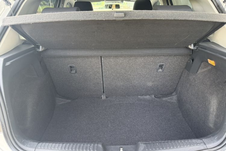 Used Volkswagen Polo 2016 1.6L Automatic Comfort Model Interior 5
