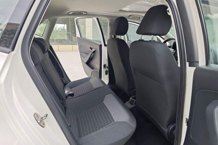 Used Volkswagen Polo 2016 1.6L Automatic Comfort Model Interior 5