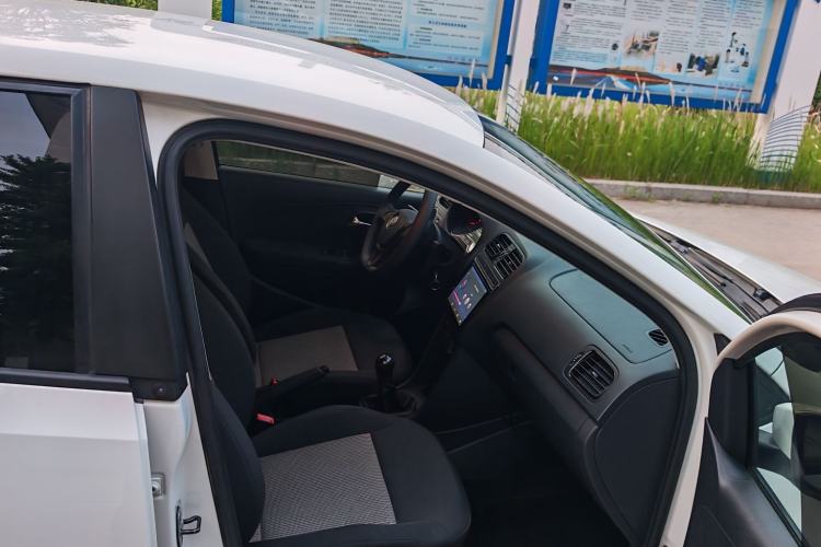 Used Volkswagen Polo 2016 1.4L Manual Fashion Model Interior 6