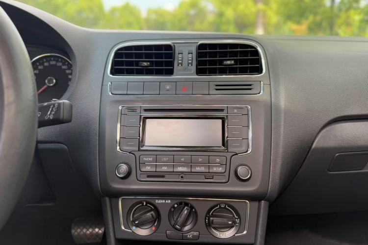 Used Volkswagen Polo 2016 1.6L Automatic Comfort Model Interior 6