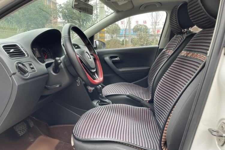 Used Volkswagen Polo 2016 1.6L Automatic Comfort Model Interior 6