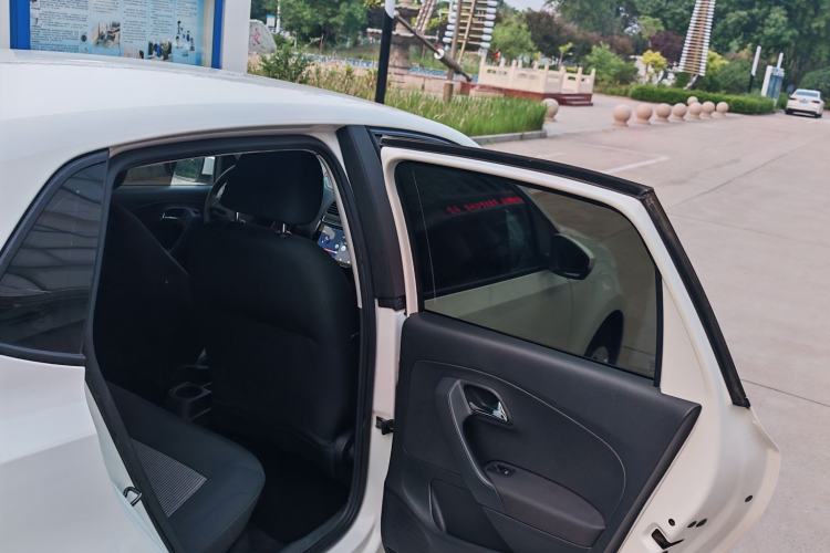 Used Volkswagen Polo 2016 1.4L Manual Fashion Model Interior 7