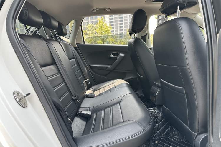 Used Volkswagen Polo 2016 1.6L Automatic Comfort Model Interior 7