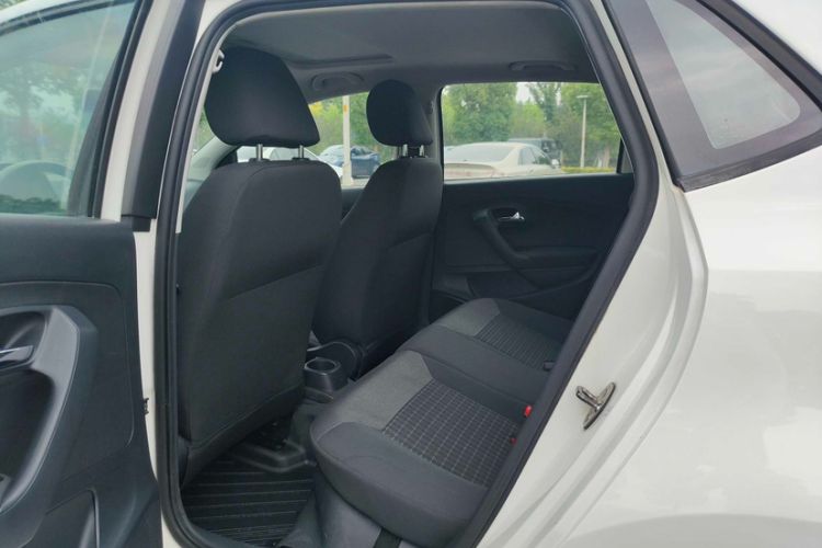 Used Volkswagen Polo 2016 1.6L Automatic Comfort Model Interior 7