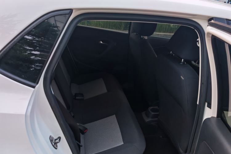 Used Volkswagen Polo 2016 1.4L Manual Fashion Model Interior 8