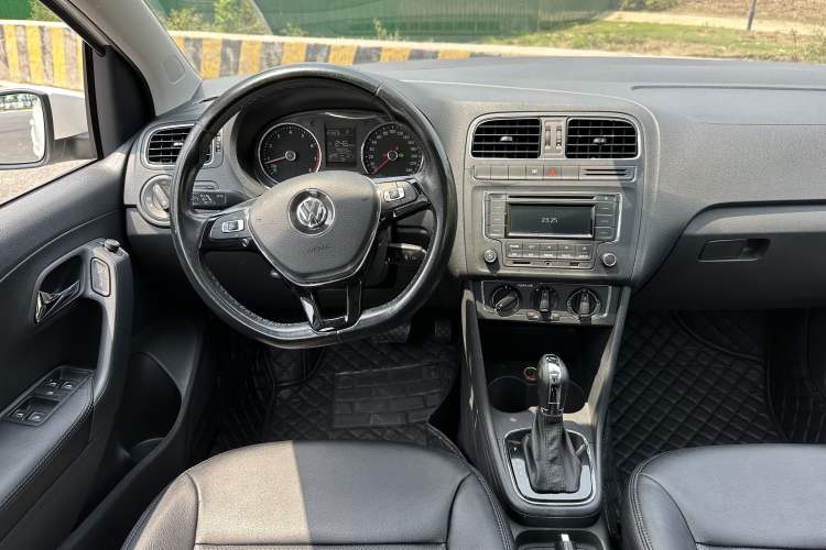 Used Volkswagen Polo 2016 1.6L Automatic Comfort Model Interior 8